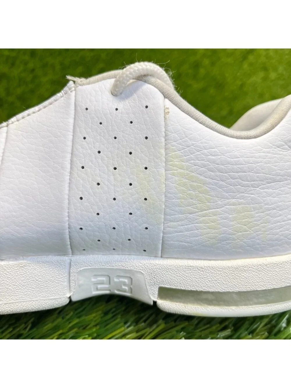 Nike Air Jordan TE 2 Low Boys Size 2Y White Athletic Basketball Shoes Sneakers